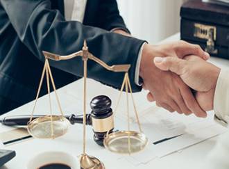 Юридические услуги — Помощь в решении правовых вопросов — фото